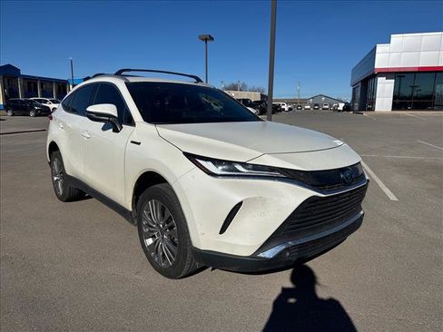 Certified 2021 Toyota Venza XLE image 1