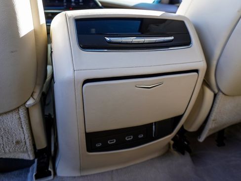 Used 2021 Cadillac Escalade Sport Platinum image 11