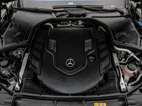 Used 2024 Mercedes-Benz S 580 4MATIC Sedan w/ AMG Line image 3