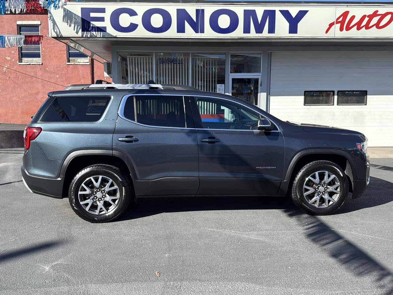 Used 2020 GMC Acadia SLE w/ Driver Convenience Package AWD/4WD image 2