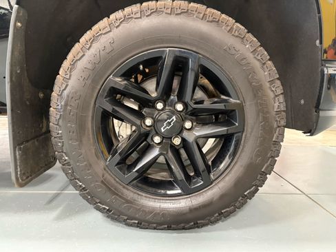 Used 2021 Chevrolet Silverado 1500 LT Trail Boss w/ Convenience Package II AWD/4WD image 8