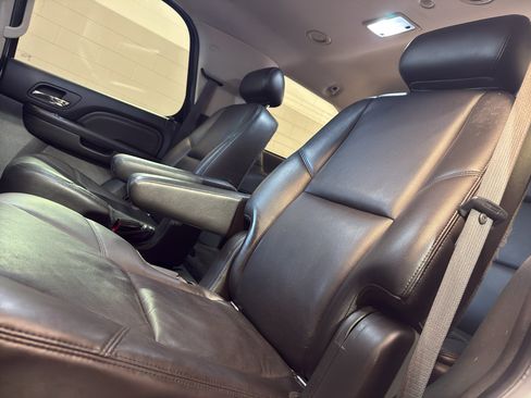 Used 2010 GMC Yukon Denali AWD/4WD image 30