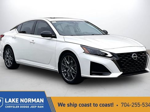 Used 2023 Nissan Altima 2.0 SR FWD image 1