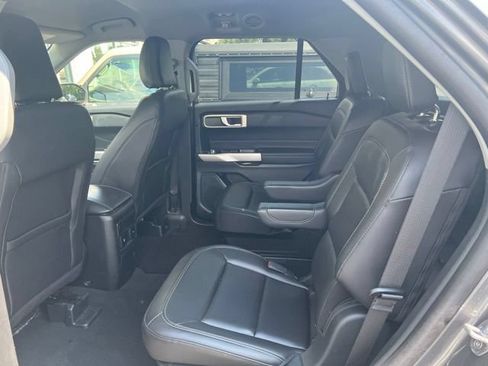Used 2024 Ford Explorer XLT w/ Equipment Group 202A AWD/4WD image 9