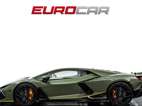 Used 2025 Lamborghini Revuelto AWD/4WD image 2