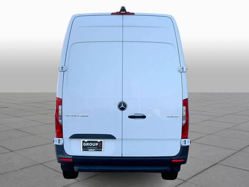 Used 2023 Mercedes-Benz Sprinter 2500 image 4