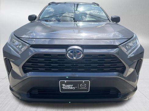 Used 2022 Toyota RAV4 LE AWD/4WD image 2