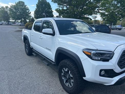 Used 2023 Toyota Tacoma TRD Off-Road w/ TRD Premium Off Road Package image 2