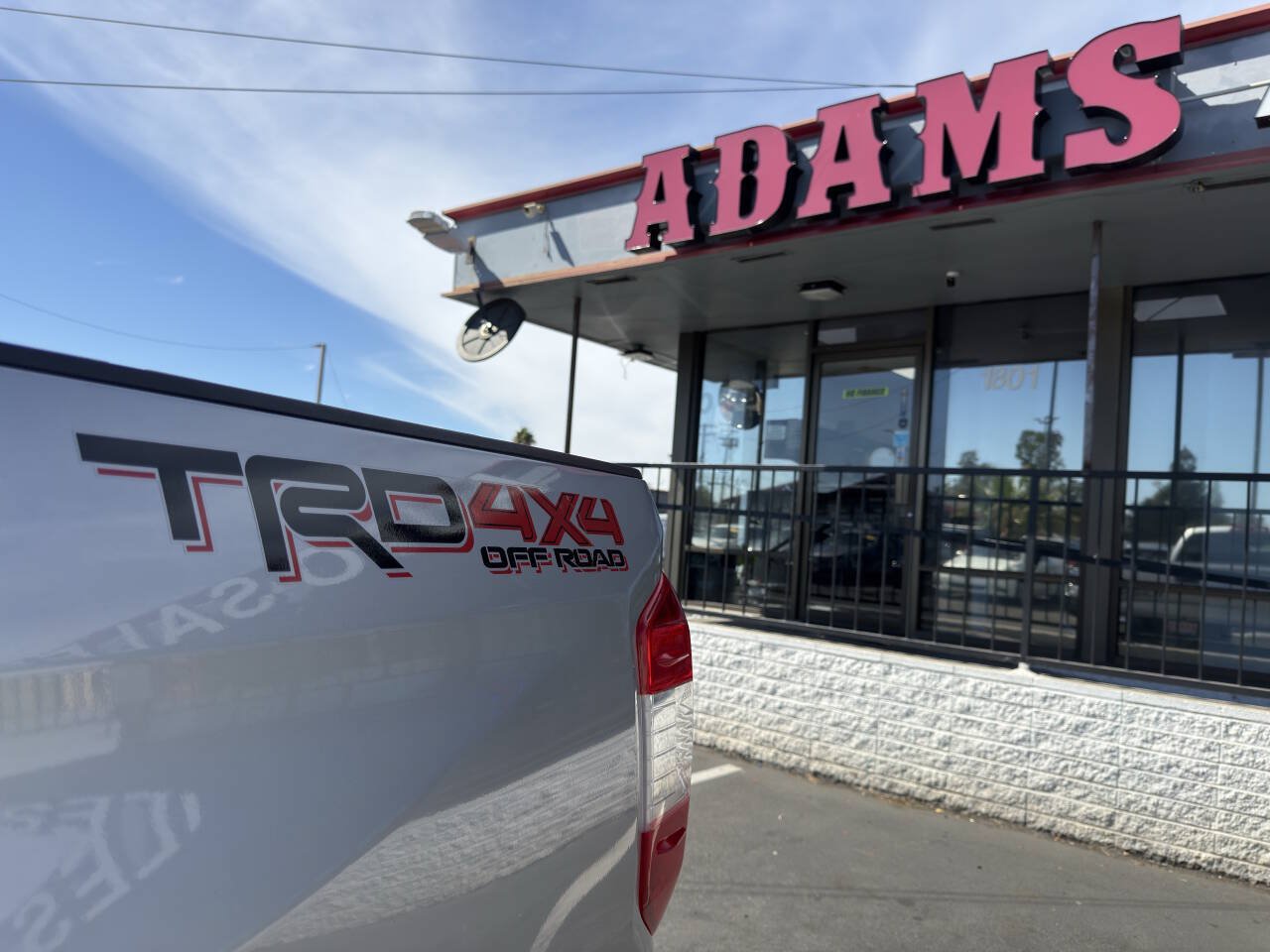 Used 2018 Toyota Tundra SR5 w/ TRD Off Road Package AWD/4WD image 26
