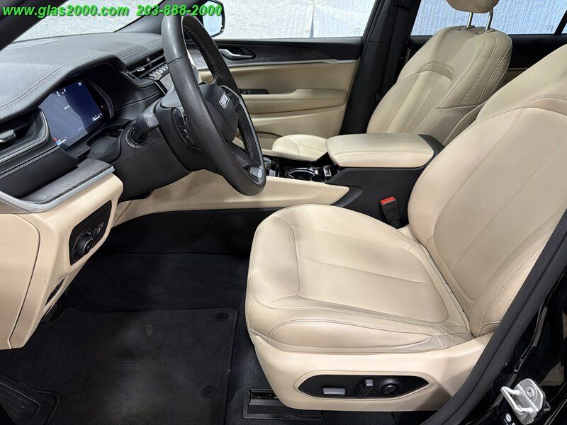 Used 2023 Jeep Grand Cherokee L Limited AWD/4WD image 16