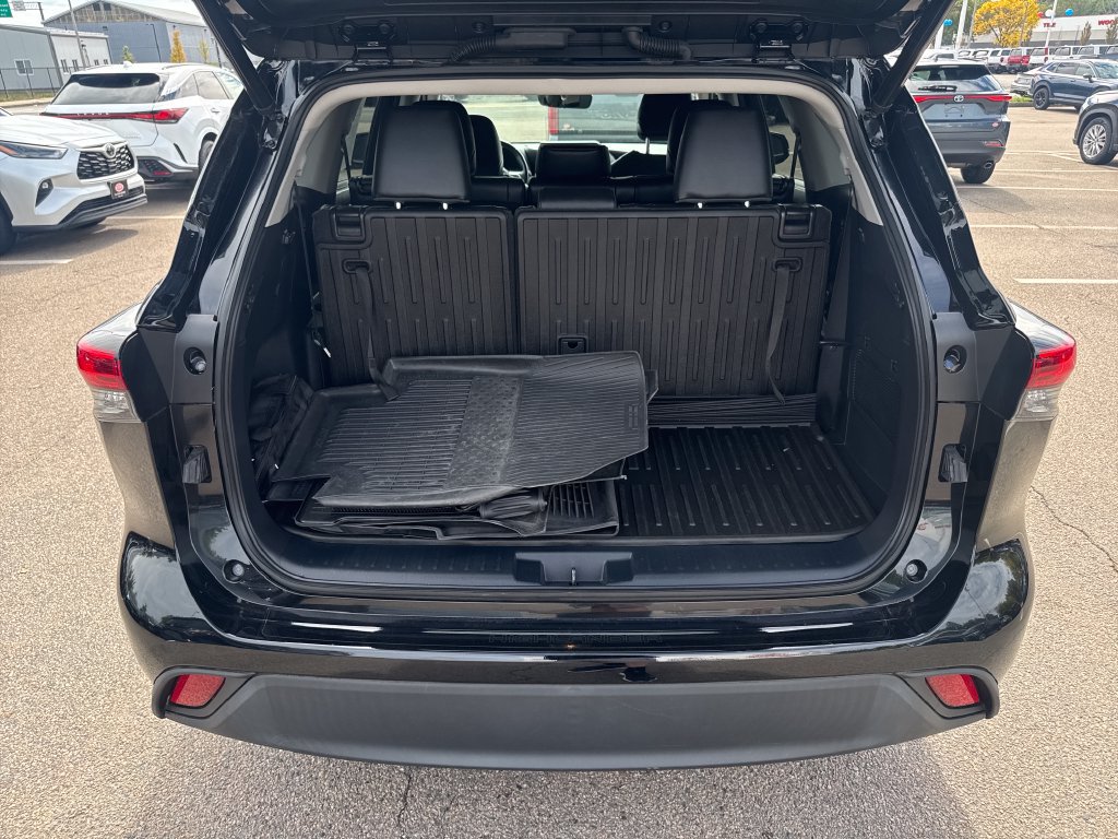 Used 2023 Toyota Highlander XLE AWD/4WD image 8