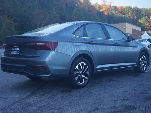 Used 2025 Volkswagen Jetta S image 9