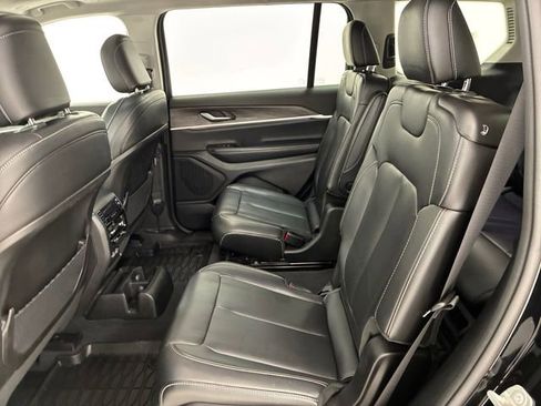 Used 2023 Jeep Grand Cherokee L Limited image 18