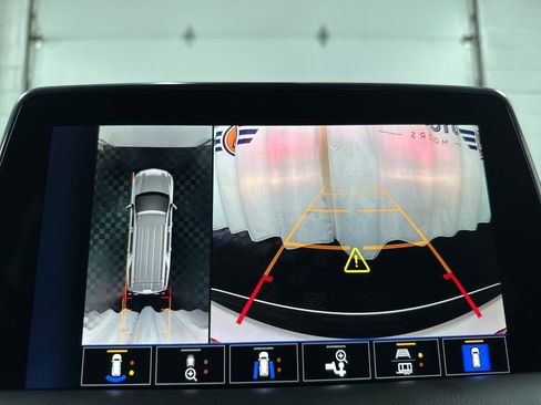 Used 2022 Chevrolet Suburban Z71 w/ Z71 Off-Road Package image 29