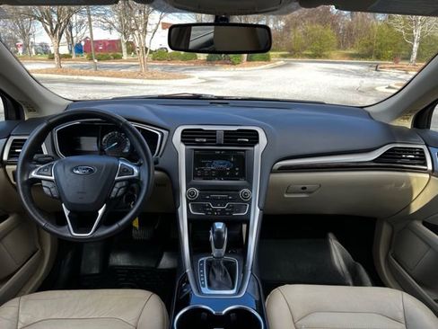 Used 2016 Ford Fusion SE w/ Equipment Group 202A image 27