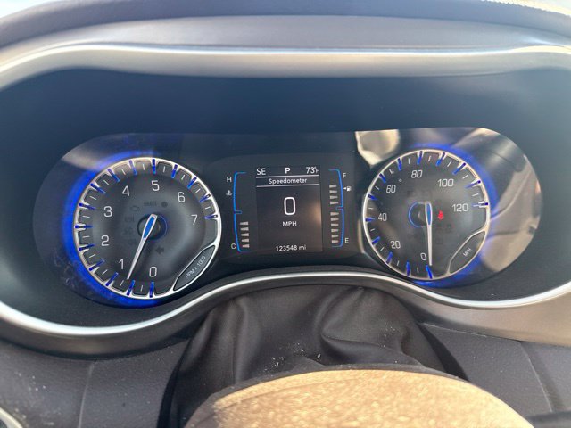 Used 2017 Chrysler Pacifica Touring Plus w/ Tire & Wheel Group FWD image 27