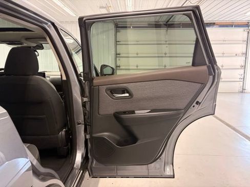 Used 2021 Nissan Rogue SV FWD image 8