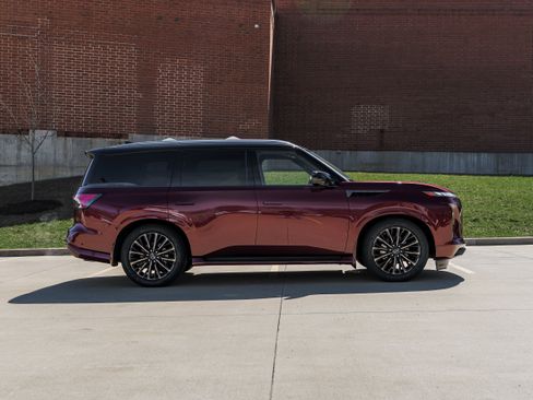 Used 2025 INFINITI QX80 Autograph w/ Autograph Exterior Package image 3