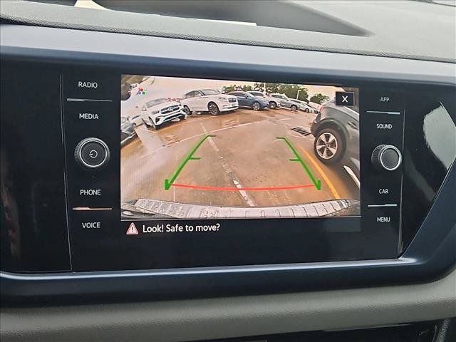 Used 2023 Volkswagen Taos SE w/ Panoramic Sunroof Package FWD image 11