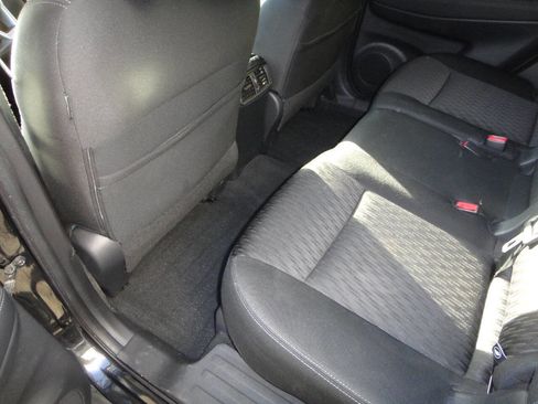 Used 2019 Nissan Rogue SV image 11