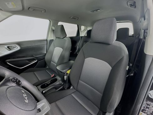 Used 2022 Kia Soul LX image 19