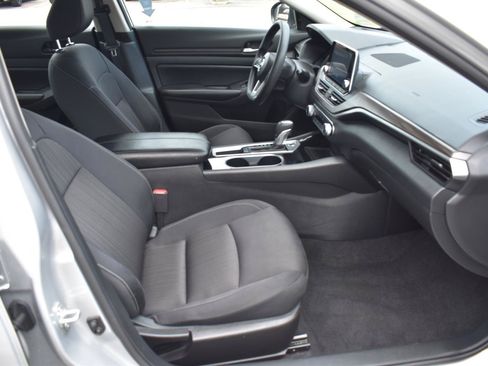Used 2024 Nissan Altima 2.5 SV FWD image 54