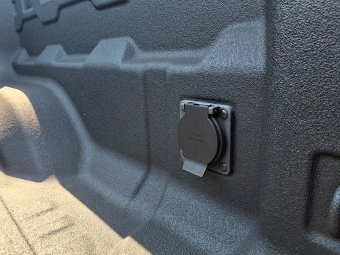 New 2025 GMC Canyon Elevation w/ Convenience Package image 5