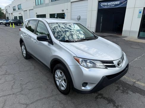 Used 2015 Toyota RAV4 LE AWD/4WD image 16