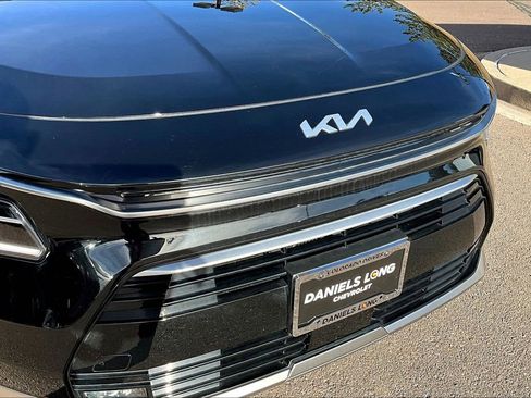 Used 2024 Kia Niro EX Touring image 31