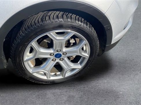 Used 2019 Ford Escape Titanium image 17