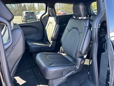 New 2026 Chrysler Pacifica Select image 23