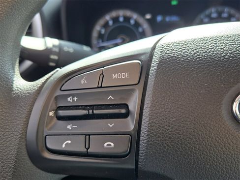 Certified 2022 Hyundai Venue SE image 23