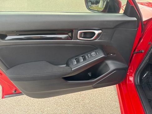 Certified 2024 Honda Civic EX image 9