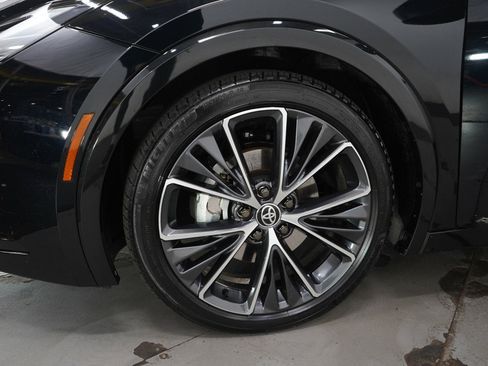 Used 2025 Toyota Prius Limited image 31