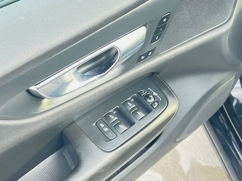 Used 2020 Volvo S60 T6 Momentum w/ Protection Package Premier image 15