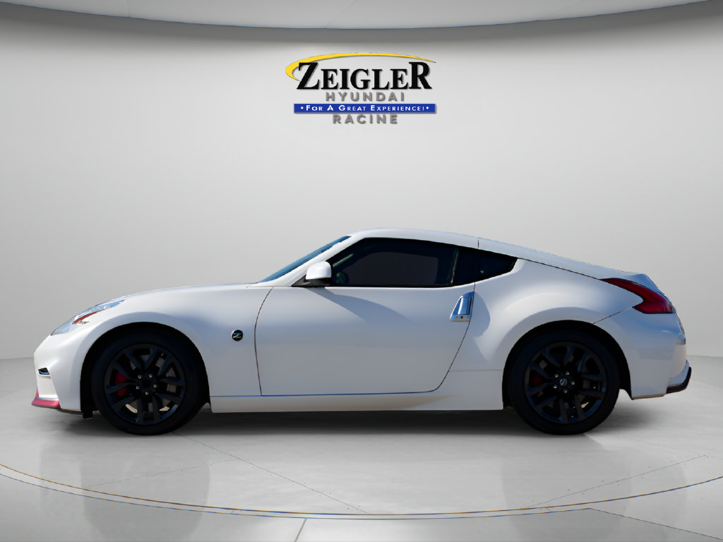 Used 2017 Nissan 370Z NISMO RWD image 4