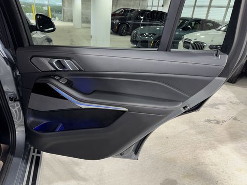 Used 2024 BMW X7 xDrive40i image 11