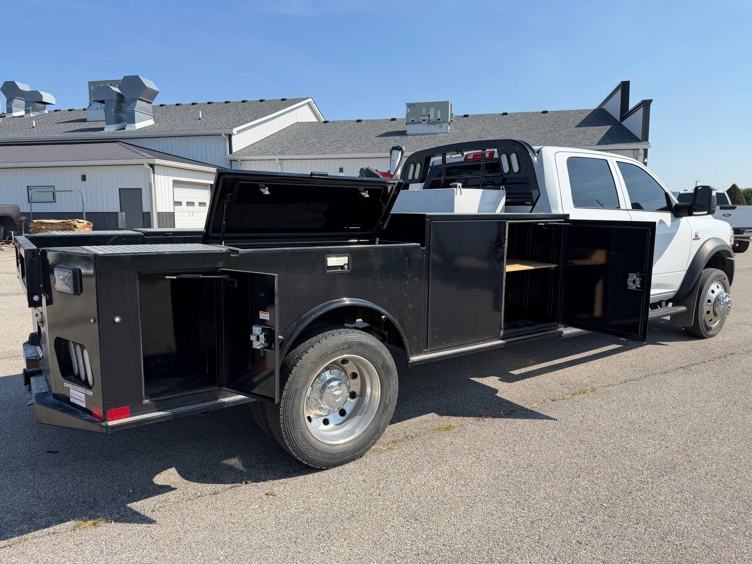 Used 2024 RAM 5500 Tradesman w/ Chrome Appearance Group AWD/4WD image 14