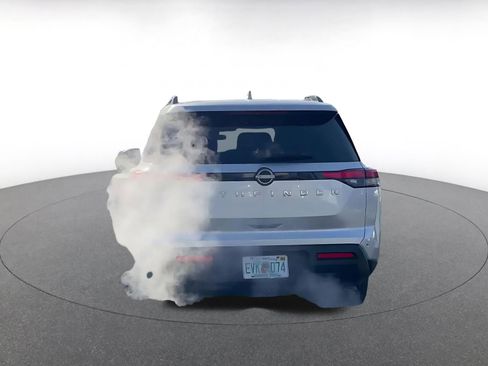 Used 2025 Nissan Pathfinder SV image 11