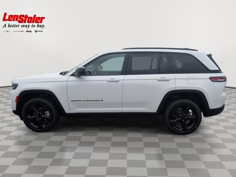 Used 2023 Jeep Grand Cherokee Limited w/ Black Appearance Package AWD/4WD image 2