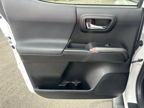 Used 2019 Toyota Tacoma TRD Sport image 20