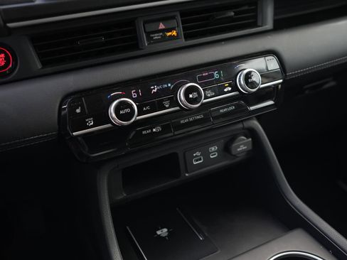 Used 2025 Honda Pilot Touring image 27