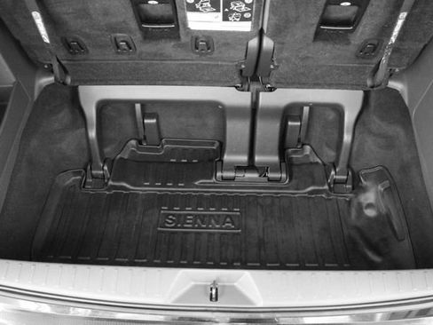 Used 2024 Toyota Sienna XSE image 46