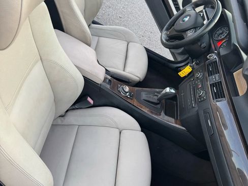 Used 2011 BMW 335i Convertible image 19