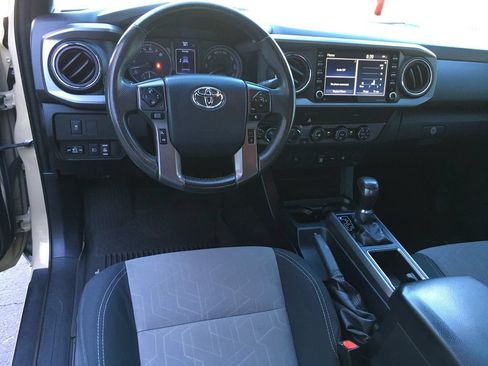 Used 2020 Toyota Tacoma TRD Off-Road AWD/4WD image 23