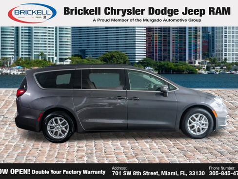 Used 2022 Chrysler Pacifica Touring-L FWD image 8