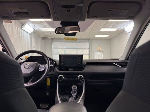 Used 2022 Toyota RAV4 LE AWD/4WD image 19