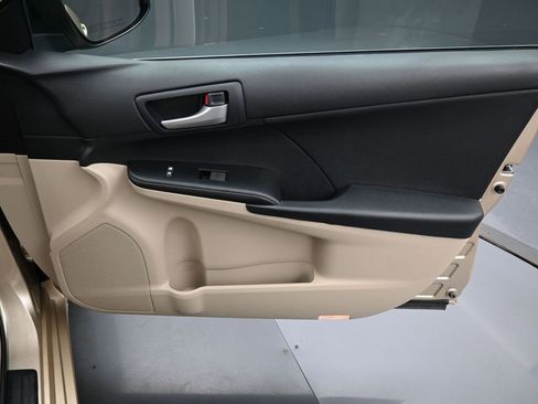Used 2012 Toyota Camry LE image 32