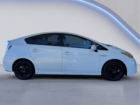 Used 2015 Toyota Prius Four FWD image 7