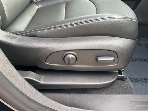 Used 2024 GMC Terrain SLT w/ Elevation Edition image 9